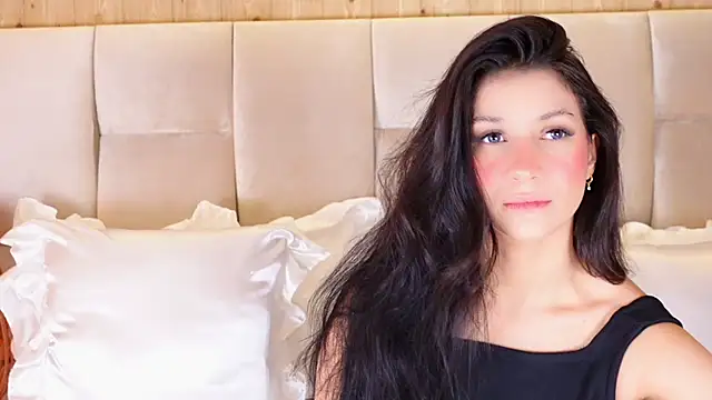 Snapshot of KiraKayleigh1 chatting on June 12, 2026, 1:37 am KiraKayleigh1 online show from June 12, 2026, 1:37 am