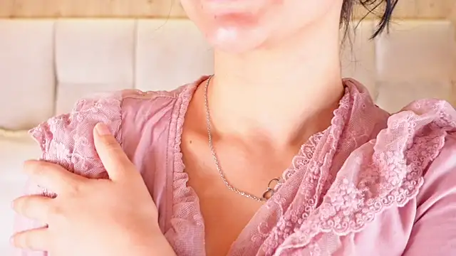 Snapshot of KiraKayleigh1 chatting on July 5, 2026, 12:12 pm KiraKayleigh1 online show from July 5, 2026, 12:12 pm