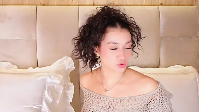 Snapshot of KiraKayleigh1 chatting on July 29, 2026, 9:24 pm KiraKayleigh1 online show from July 29, 2026, 9:24 pm