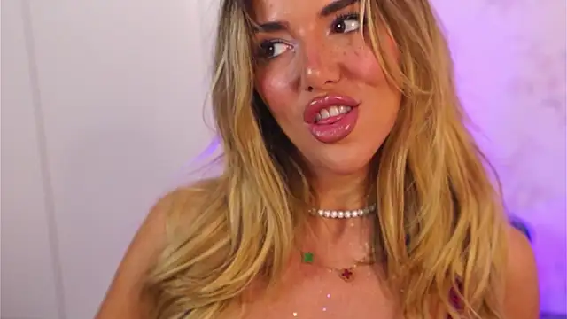 ClaraHazel online show from November 9, 2025, 4:55 am