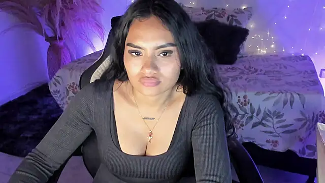 Riana Kean online show from April 23, 2026, 2:57 am