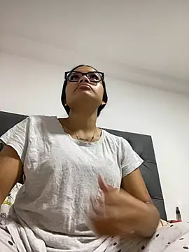 Riana Kean online show from May 1, 2026, 10:03 pm