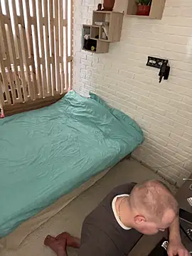 MrMrsRight online show from October 26, 2025, 11:27 am