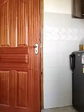 Snapshot of Winnie_- chatting on December 8, 2024, 9:35 am Winnie - online show from December 8, 2024, 9:35 am