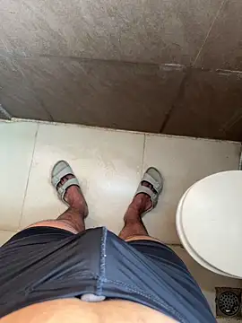 Snapshot of Cum_on_your_tityyy chatting on November 6, 2025, 2:34 am Cum on your tityyy online show from November 6, 2025, 2:34 am