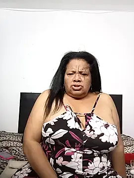 Snapshot of Shanttal0272 chatting on February 5, 2025, 1:15 am Shanttal0272 online show from February 5, 2025, 1:15 am