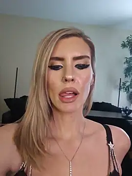 Snapshot of ellieconradxo chatting on June 1, 2026, 7:15 pm ellieconradxo online show from June 1, 2026, 7:15 pm