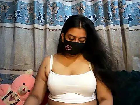 A-sweetgirl online show from March 12, 2025, 5:17 pm