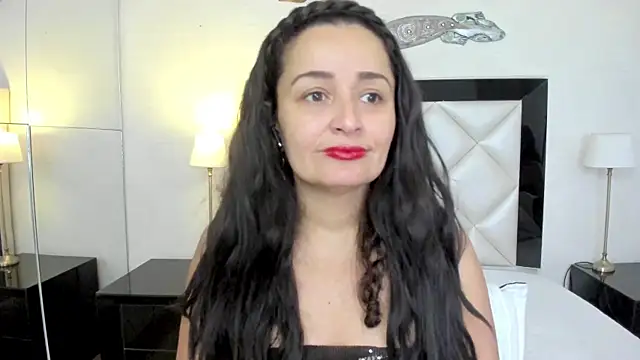  luna  sweet  online show from February 17, 2025, 3:36 am