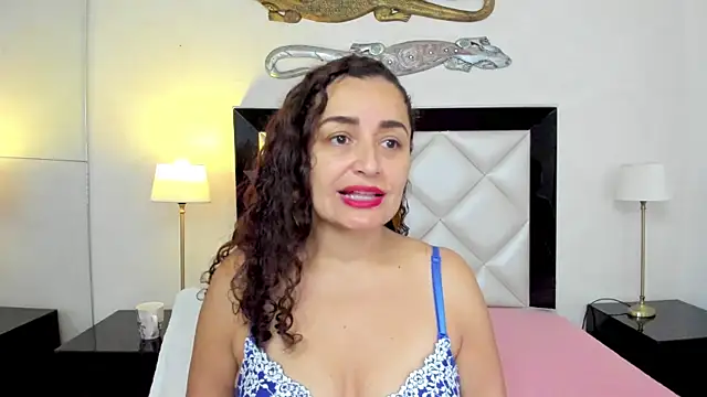  luna  sweet  online show from February 20, 2025, 3:12 am