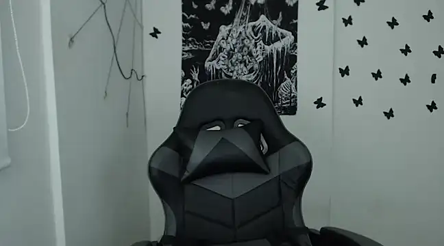 Snapshot of n0sferatus__ chatting on January 24, 2025, 4:05 am n0sferatus online show from January 24, 2025, 4:05 am