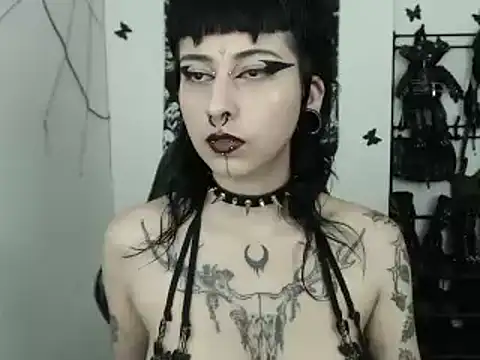 Snapshot of n0sferatus__ chatting on October 4, 2025, 2:42 am n0sferatus online show from October 4, 2025, 2:42 am