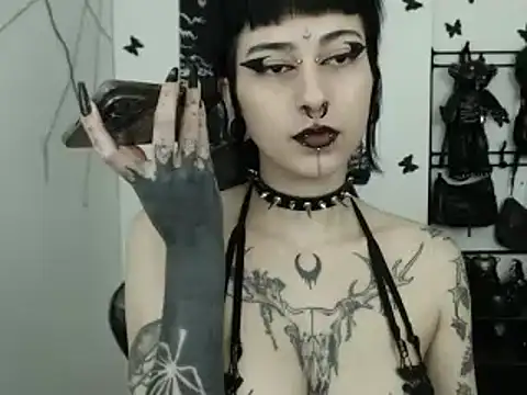 Snapshot of n0sferatus__ chatting on November 28, 2025, 3:53 am n0sferatus online show from November 28, 2025, 3:53 am