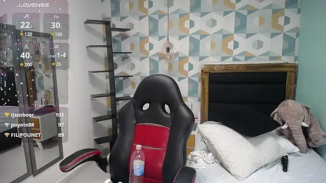 Snapshot of CATIAJONES chatting on February 5, 2025, 12:42 am CATIAJONES online show from February 5, 2025, 12:42 am