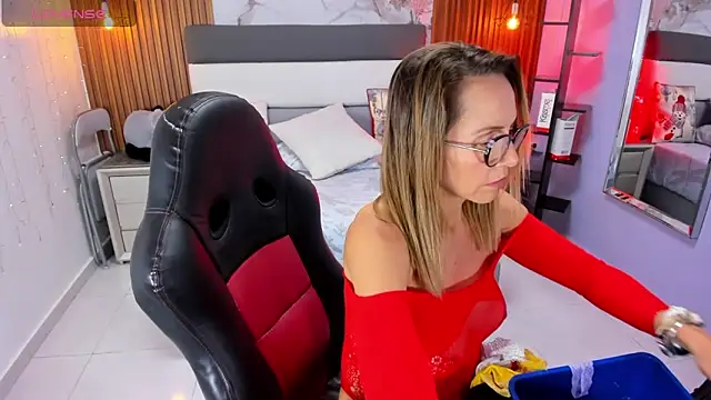 Snapshot of CATIAJONES chatting on November 19, 2025, 6:41 pm CATIAJONES online show from November 19, 2025, 6:41 pm