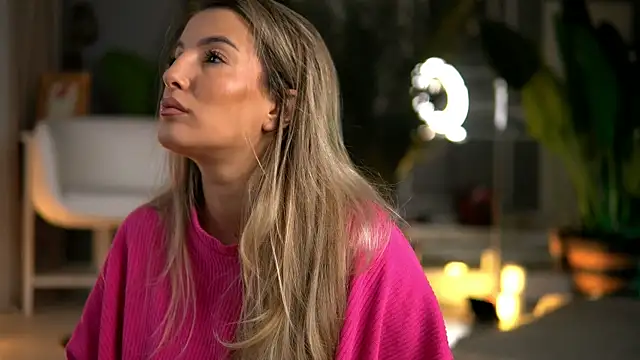 Snapshot of KellyMathews chatting on October 3, 2025, 2:08 am KellyMathews online show from October 3, 2025, 2:08 am