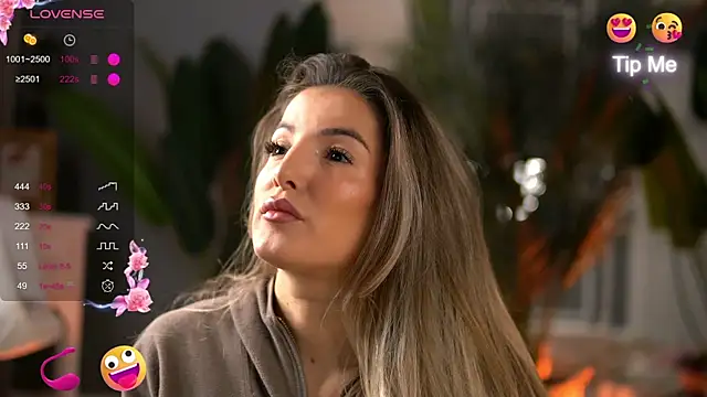 Snapshot of KellyMathews chatting on October 11, 2025, 2:22 am KellyMathews online show from October 11, 2025, 2:22 am