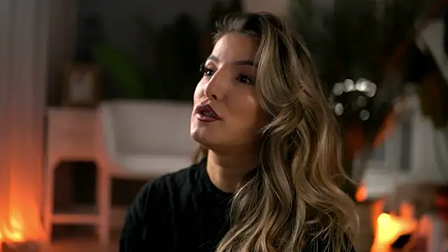 Snapshot of KellyMathews chatting on October 14, 2025, 2:23 am KellyMathews online show from October 14, 2025, 2:23 am