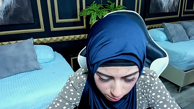 Snapshot of chaymae_nah_ chatting on February 7, 2025, 9:48 pm chaymae nah online show from February 7, 2025, 9:48 pm