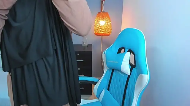 Snapshot of chaymae_nah_ chatting on March 7, 2025, 8:00 pm chaymae nah online show from March 7, 2025, 8:00 pm