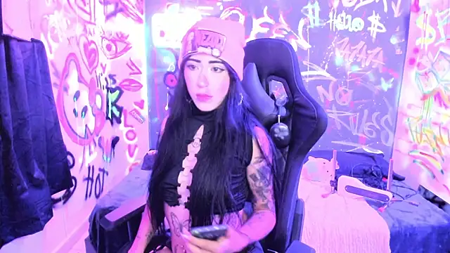 chaymae nah  online show from April 29, 2026, 3:10 am