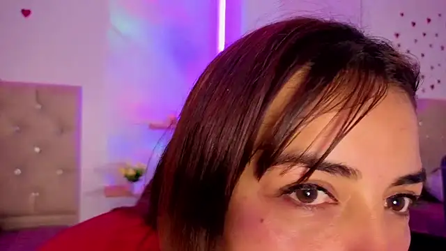 ameliefederline11 online show from May 2, 2026, 3:39 pm