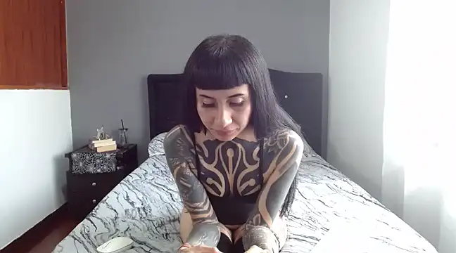 Emilia 1995 online show from March 13, 2025, 7:50 pm