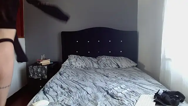 Emilia 1995 online show from October 2, 2025, 12:34 pm