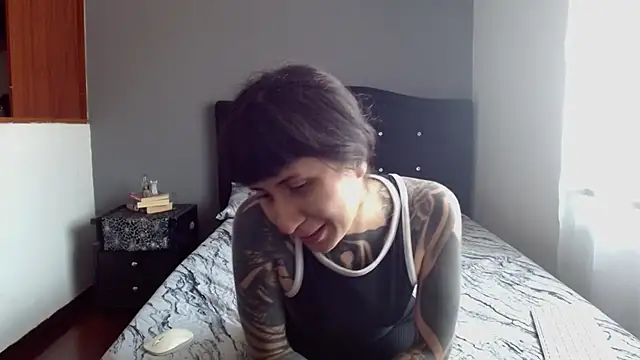 Emilia 1995 online show from November 10, 2025, 2:16 pm