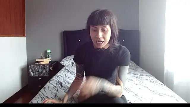 Emilia 1995 online show from November 25, 2025, 3:12 pm