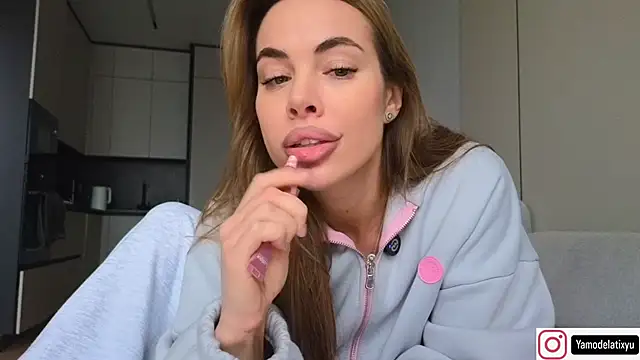 Snapshot of diffgirls2 chatting on December 3, 2025, 10:13 am diffgirls2 online show from December 3, 2025, 10:13 am