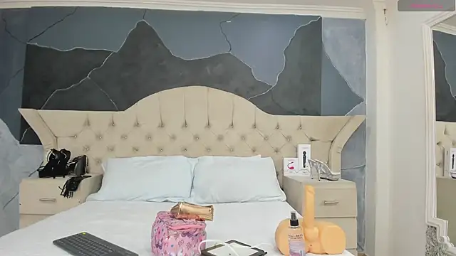 Snapshot of AmberGreyy_ chatting on February 19, 2025, 12:33 pm AmberGreyy online show from February 19, 2025, 12:33 pm