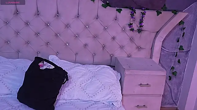 AmberGreyy  online show from April 24, 2026, 5:48 pm