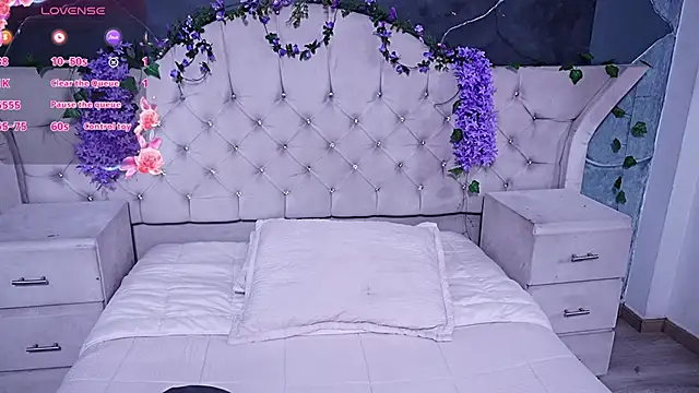 Snapshot of AmberGreyy_ chatting on May 22, 2026, 8:47 pm AmberGreyy online show from May 22, 2026, 8:47 pm