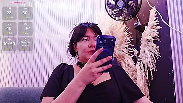Snapshot of AmberGreyy_ chatting on July 4, 2026, 4:57 pm AmberGreyy online show from July 4, 2026, 4:57 pm