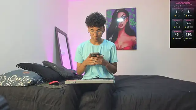 Snapshot of harrytwink18 chatting on February 28, 2025, 3:04 pm harrytwink18 online show from February 28, 2025, 3:04 pm