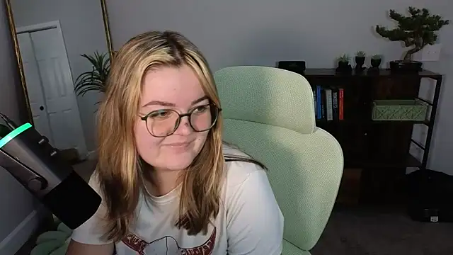 rodeobrii online show from September 18, 2025, 2:57 am