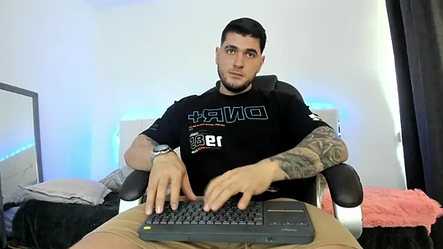 Teilor Creed online show from December 20, 2025, 7:10 pm