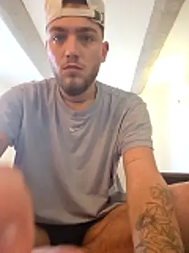 Snapshot of incr18 chatting on February 4, 2026, 10:32 am incr18 online show from February 4, 2026, 10:32 am