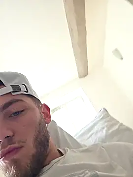 Snapshot of incr18 chatting on February 9, 2026, 11:36 am incr18 online show from February 9, 2026, 11:36 am