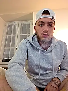 Snapshot of incr18 chatting on March 19, 2026, 8:35 pm incr18 online show from March 19, 2026, 8:35 pm