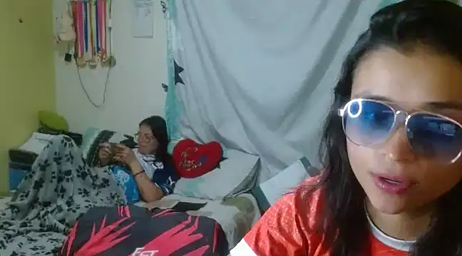 Snapshot of clayre_and_jill chatting on January 29, 2025, 3:33 am clayre and jill online show from January 29, 2025, 3:33 am