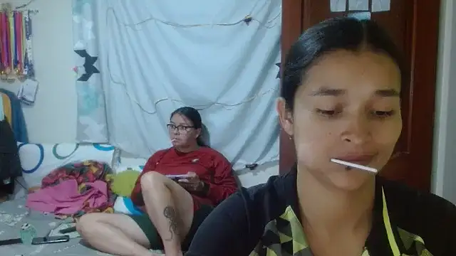 Snapshot of clayre_and_jill chatting on November 14, 2025, 4:11 am clayre and jill online show from November 14, 2025, 4:11 am