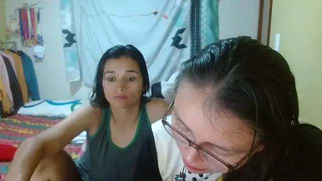 Snapshot of clayre_and_jill chatting on December 19, 2025, 6:20 am clayre and jill online show from December 19, 2025, 6:20 am