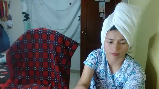 Snapshot of clayre_and_jill chatting on January 11, 2026, 4:39 am clayre and jill online show from January 11, 2026, 4:39 am