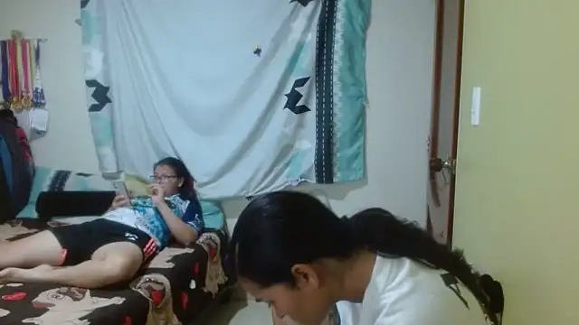 Snapshot of clayre_and_jill chatting on February 12, 2026, 4:18 am clayre and jill online show from February 12, 2026, 4:18 am