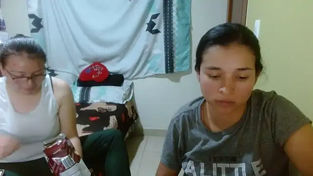 Snapshot of clayre_and_jill chatting on February 14, 2026, 4:31 am clayre and jill online show from February 14, 2026, 4:31 am