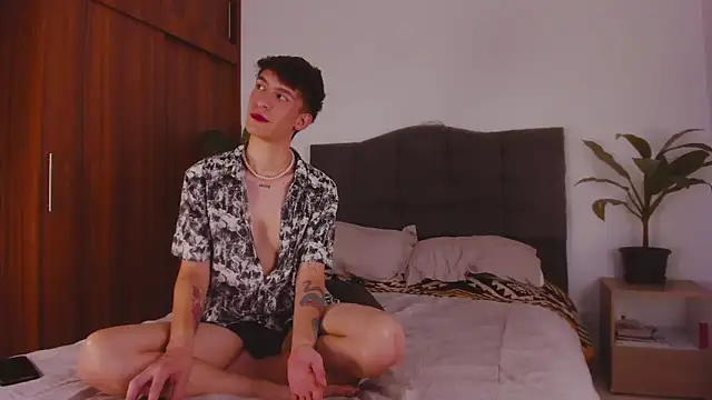 Snapshot of 2gays_1Str8 chatting on February 4, 2025, 9:20 pm 2gays 1Str8 online show from February 4, 2025, 9:20 pm