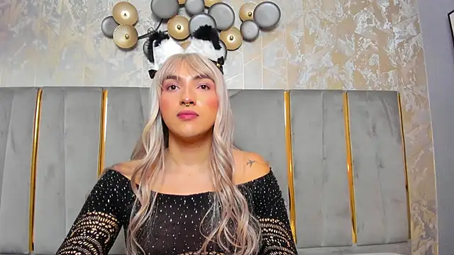 Snapshot of TomLondon_ chatting on February 19, 2025, 5:49 pm TomLondon online show from February 19, 2025, 5:49 pm