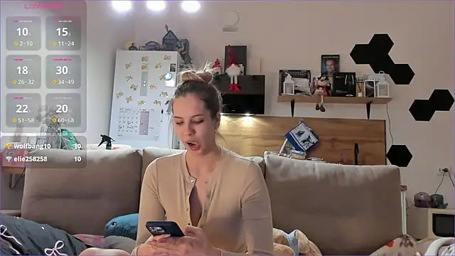 Girl alone home online show from January 15, 2026, 4:22 pm